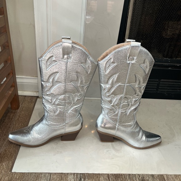 Silver Western Cowboy Boots - Picture 4 of 7